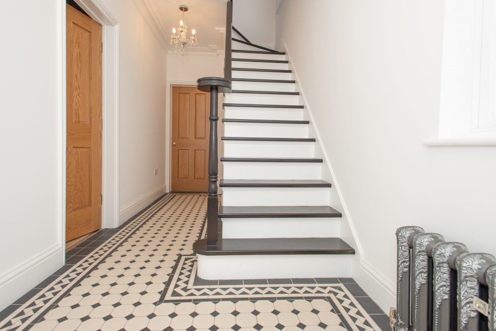 hallway-refurbishment-using-black-and-white-tiles-and-steps